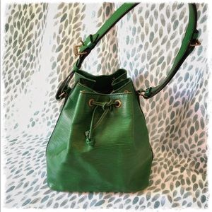 Louie Vuitton Petit Noe Handbag